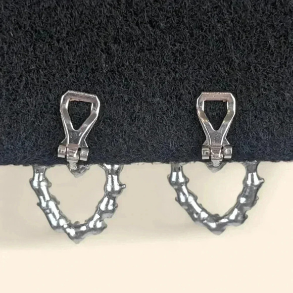 B. David Vintage Rhinestone Heart Earrings - Picture 2 of 6